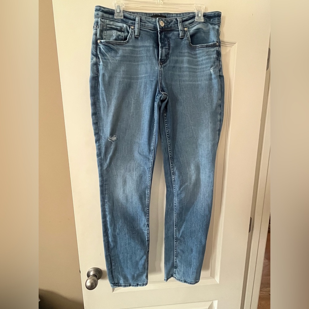 Silver Jeans Lighter Wash “Beau” Style Distressed Women’s Size 29